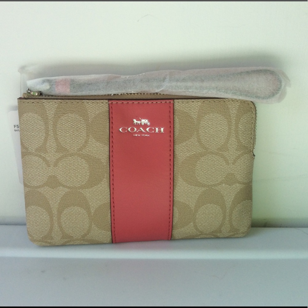 NWT ! COACH Corner Zip Wrisrlet